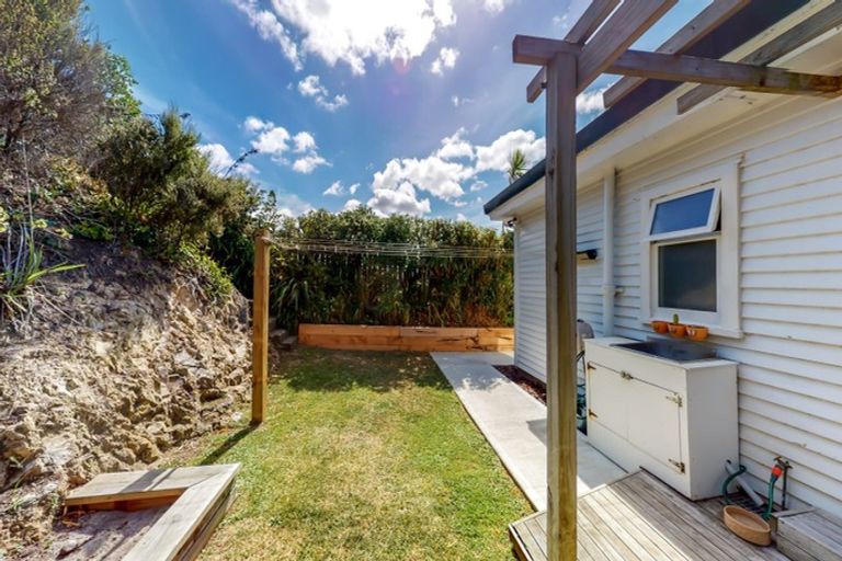 Photo of property in 140 Severn Street, Island Bay, Wellington, 6023
