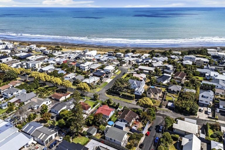 Photo of property in 6 Henui Street, Strandon, New Plymouth, 4312