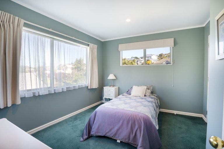 Photo of property in 18 Amesbury Drive, Churton Park, Wellington, 6037