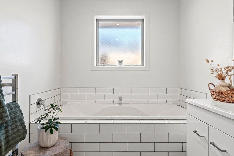 Photo of property in 37 Myles Way, Lower Shotover, Queenstown, 9304