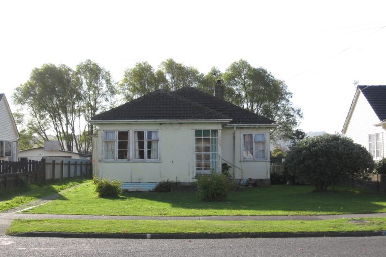 Photo of property in 35 Shearer Crescent, Naenae, Lower Hutt, 5011