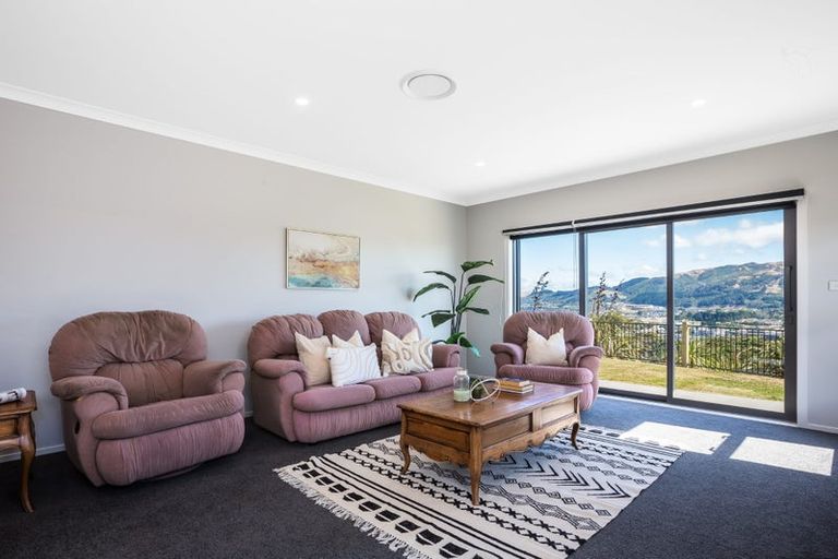 Photo of property in 21 Rotorua Grove, Aotea, Porirua, 5024