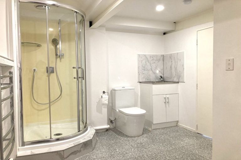 Photo of property in 19 Finlow Drive, Te Atatu South, Auckland, 0610