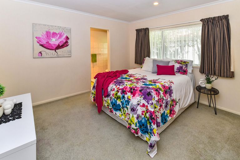 Photo of property in 23 Glenross Drive, Wattle Downs, Auckland, 2103