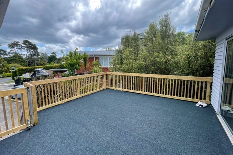 Photo of property in 15 Rerewai Place, Kelston, Auckland, 0602