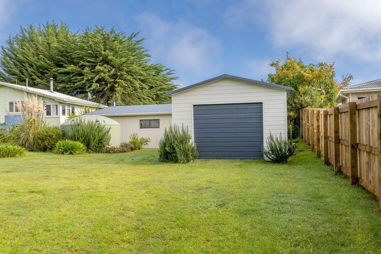 Photo of property in 10 Arthur Street, Waikawa Beach, Manakau, 5573