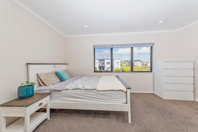 Photo of property in 4 Lumbarda Drive, Kumeu, 0810