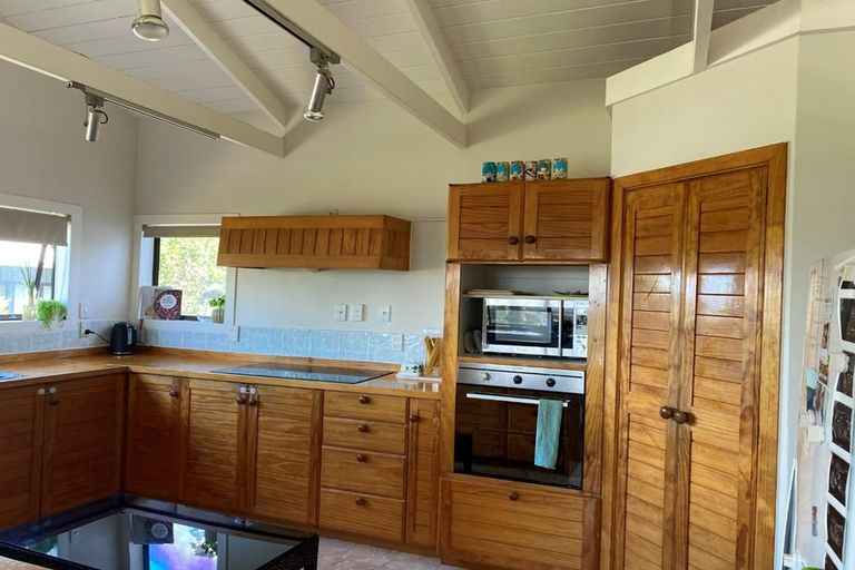 Photo of property in 19 Glen Vista Place, Bayview, Auckland, 0629