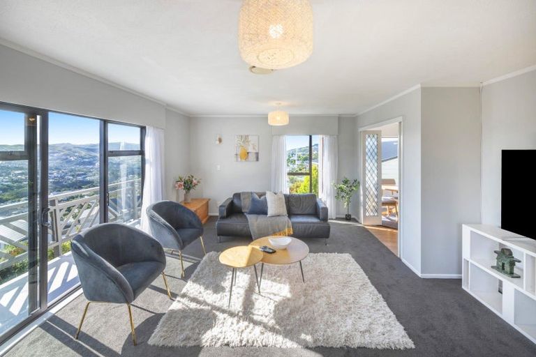 Photo of property in 42 Chapman Street, Newlands, Wellington, 6037