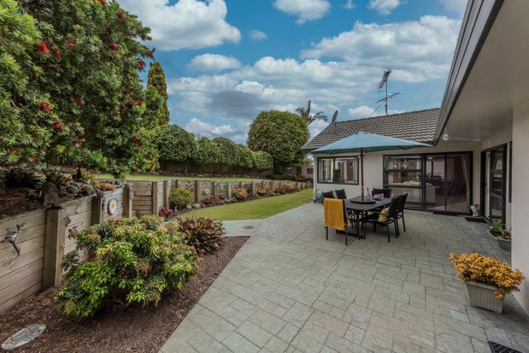 Photo of property in 15 Hogarth Rise, West Harbour, Auckland, 0618