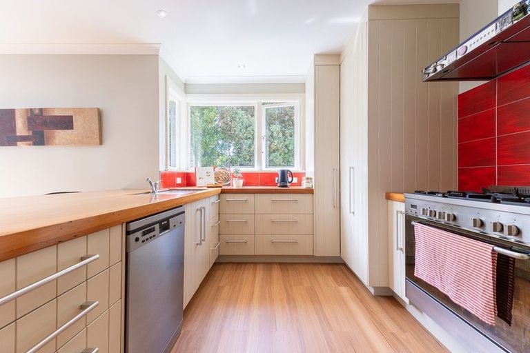 Photo of property in 43 Dale Road, Raumati South, Paraparaumu, 5032