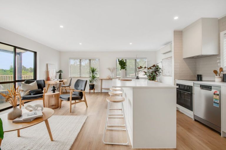 Photo of property in 11 Randal Place, Bayview, Auckland, 0629