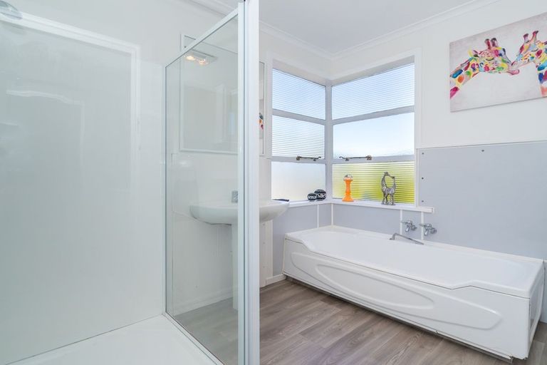 Photo of property in 6 Cossens Street, Balclutha, 9230