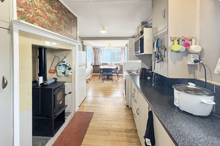 Photo of property in 12 Collett Street, Dannevirke, 4930