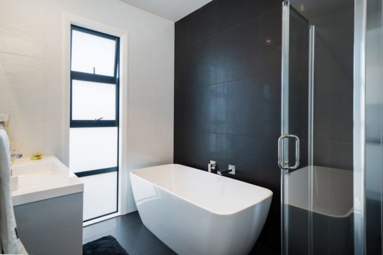 Photo of property in 22 Kahuparere Crescent, Pyes Pa, Tauranga, 3112