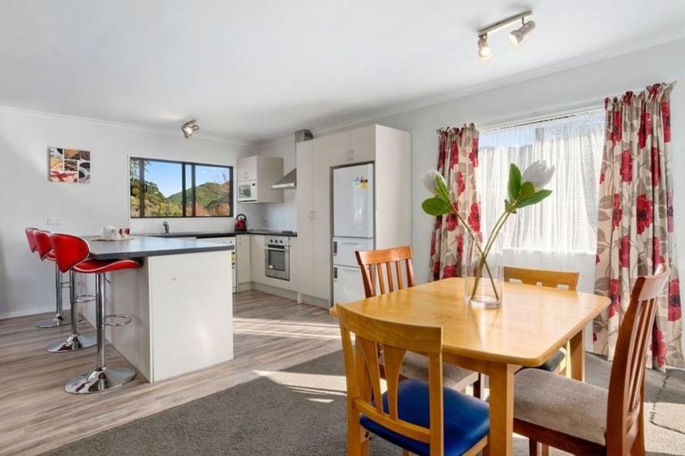 Photo of property in 15 Edmund Lomas Grove, Birchville, Upper Hutt, 5018