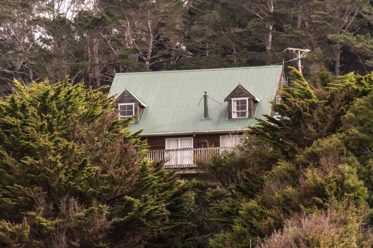 Photo of property in 95-97 Percy Dyett Drive, Karori, Wellington, 6012