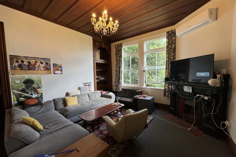 Photo of property in 37 Te Wharepouri Street, Berhampore, Wellington, 6023