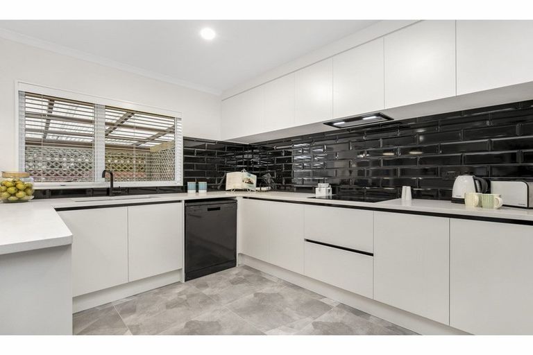 Photo of property in 72a Henwood Road, Mangere East, Auckland, 2024