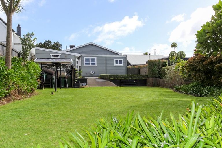 Photo of property in 31 Wallace Place, Westown, New Plymouth, 4310