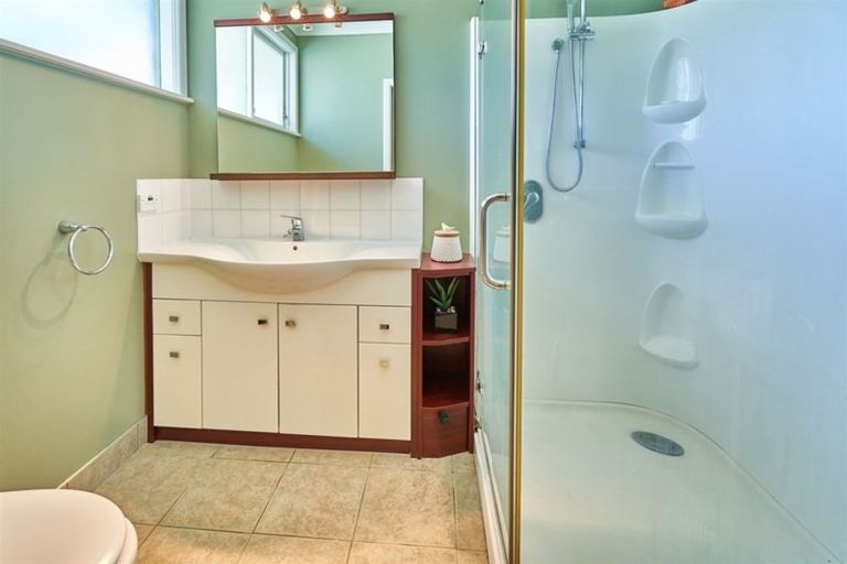 Photo of property in 5 Vernon Avenue, Takaro, Palmerston North, 4412