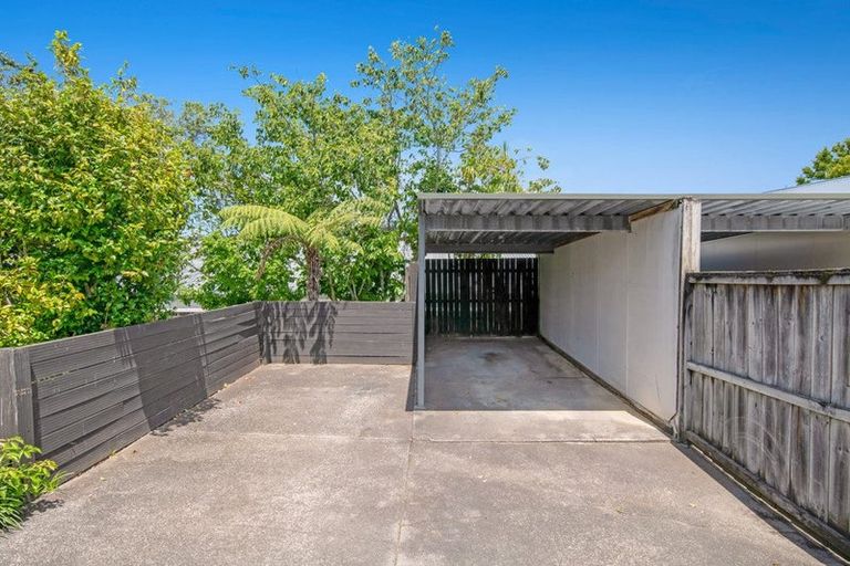 Photo of property in 1/7 Leiden Place, Totara Vale, Auckland, 0629