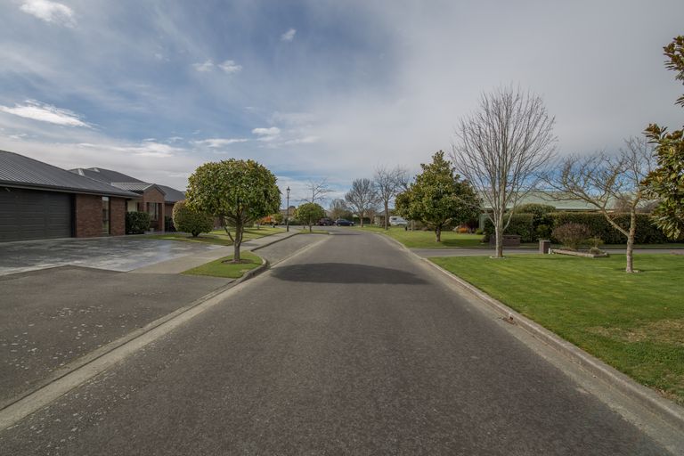 Photo of property in 15 Calvandra Grove, Rangiora, 7400