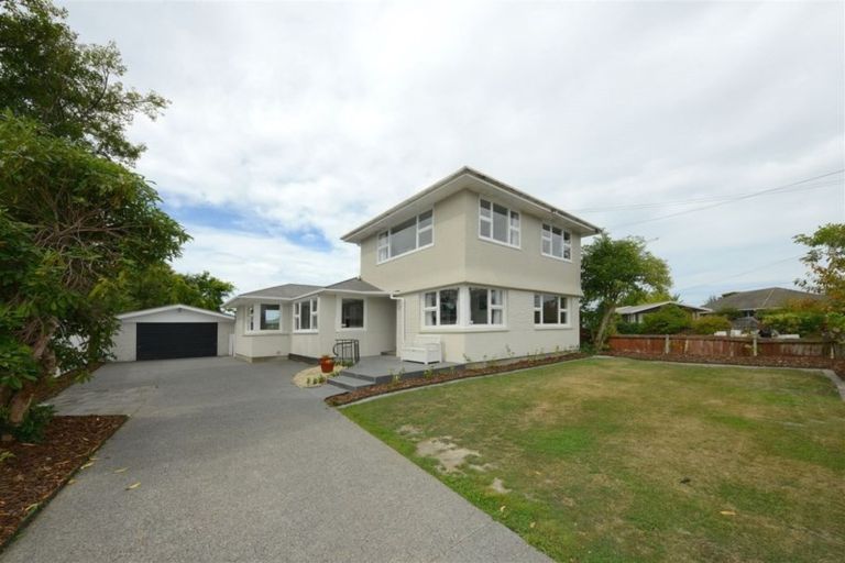 Photo of property in 3 Shirldale Place, Avonhead, Christchurch, 8042