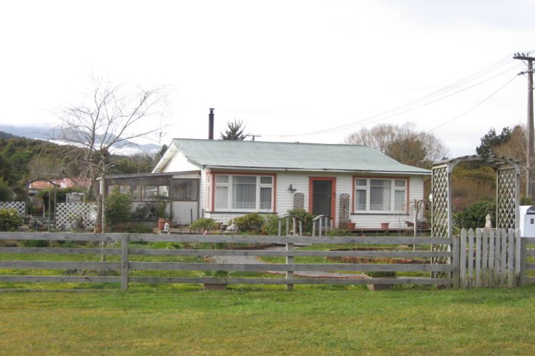 Photo of property in 2 Ranfurly Street, Runanga, 7803
