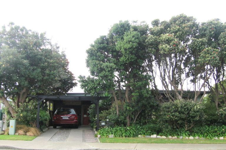 Photo of property in 9 Bahama Crescent, Paraparaumu Beach, Paraparaumu, 5032