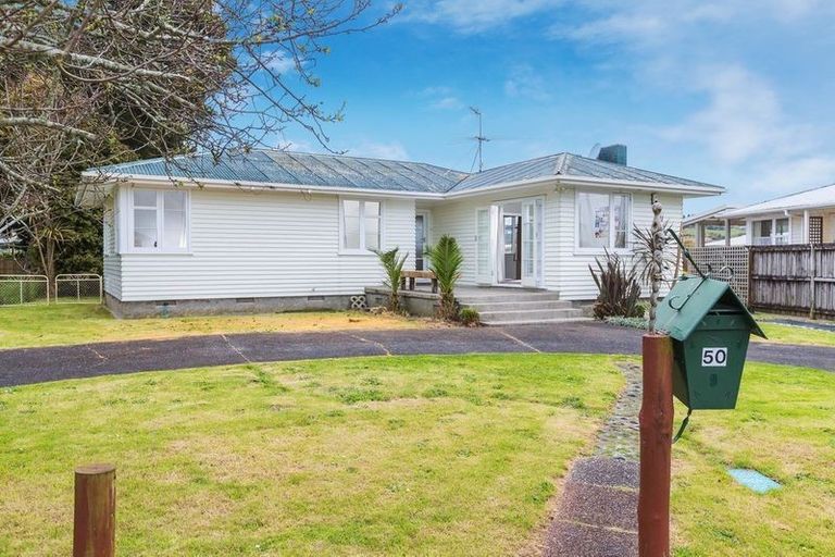 Photo of property in 50 Sutton Crescent, Papakura, 2110
