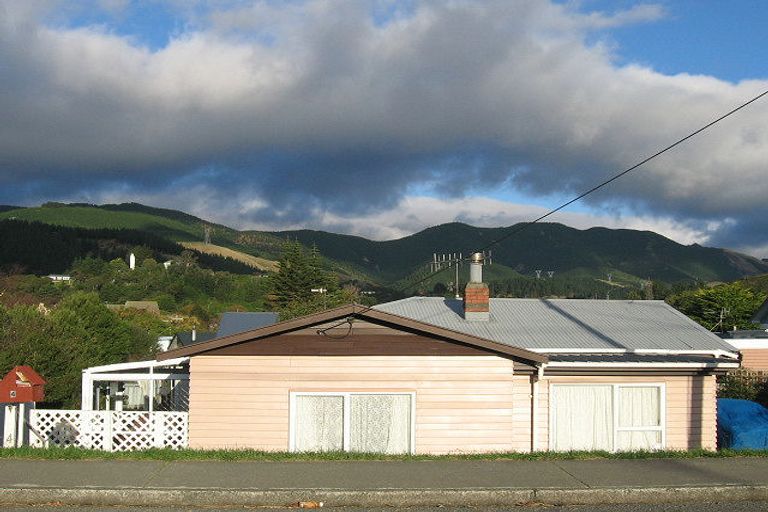 Photo of property in 4 Moana Road, Paraparaumu, 5032