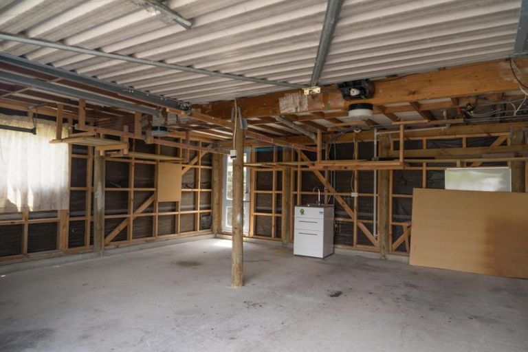 Photo of property in 11 Worthington Place, West Harbour, Auckland, 0618