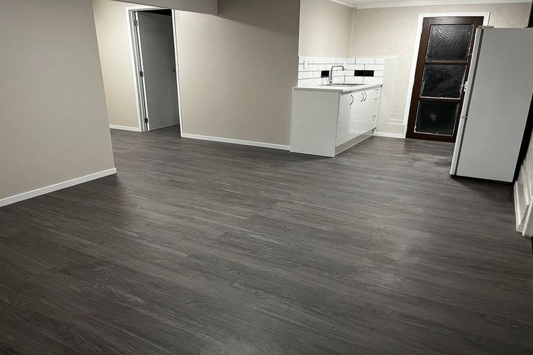 Photo of property in 280 Great North Road, Henderson, Auckland, 0612