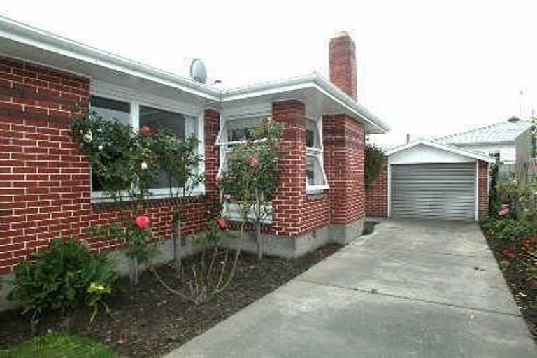 Photo of property in 2/10 Aorangi Road, Bryndwr, Christchurch, 8053