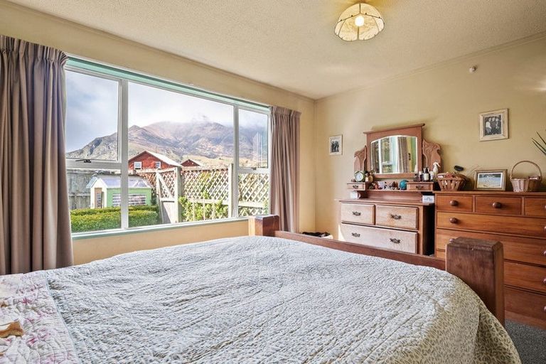Photo of property in 35-35a Remarkables Crescent, Frankton, Queenstown, 9300