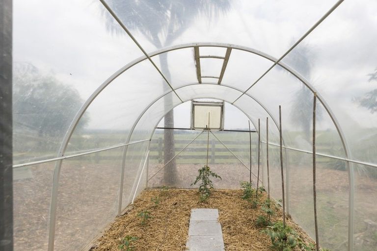 Photo of property in 183 Tokomaru Road East, Tokomaru, Palmerston North, 4474