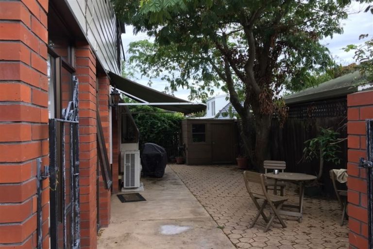 Photo of property in 1/5 Kingham Place, Avonhead, Christchurch, 8042