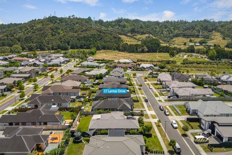 Photo of property in 17 Larmer Drive, Kumeu, 0810