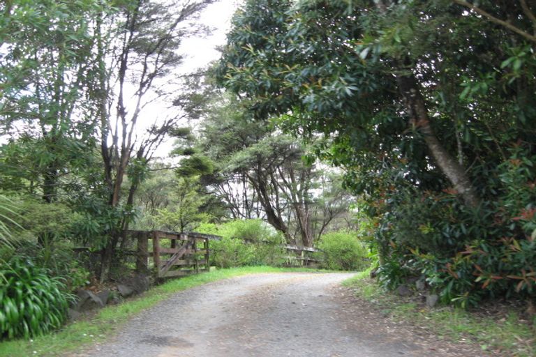 Photo of property in 5 Unity Road, Waitakere, Henderson, 0781