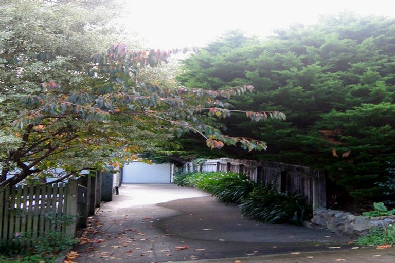 Photo of property in 2/202 Whites Line East, Waiwhetu, Lower Hutt, 5010