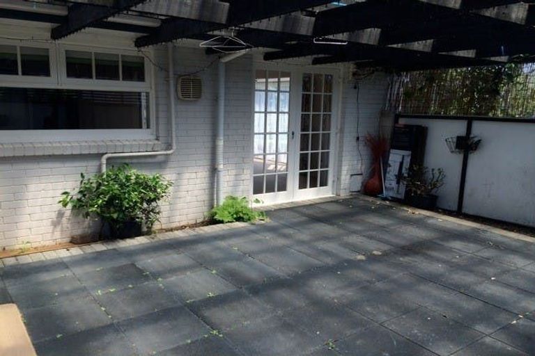 Photo of property in 23 Serrita Avenue, Sunnyhills, Auckland, 2010
