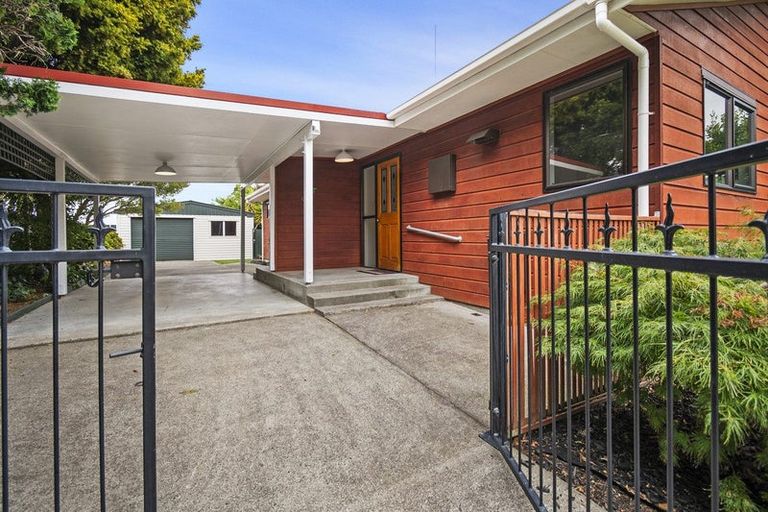 Photo of property in 3 Gladys Place, Kelvin Grove, Palmerston North, 4414