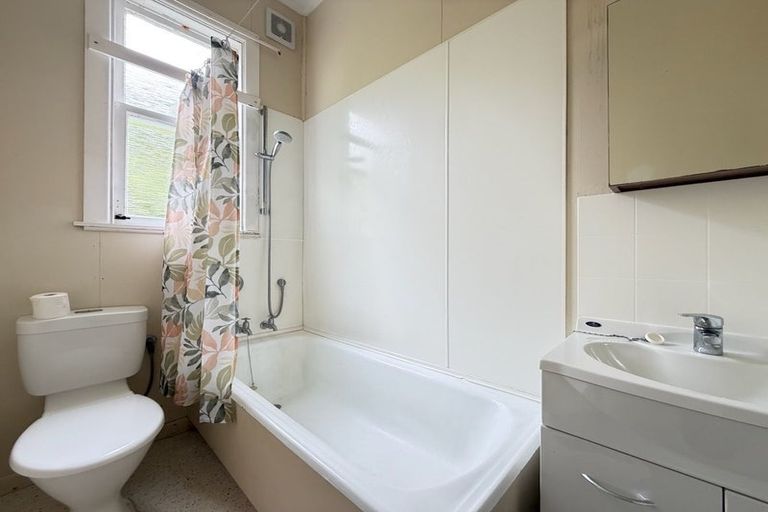 Photo of property in 37 Connaught Terrace, Brooklyn, Wellington, 6021