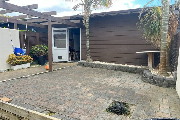 Photo of property in 16 Kirikiri Lane, East Tamaki, Auckland, 2013