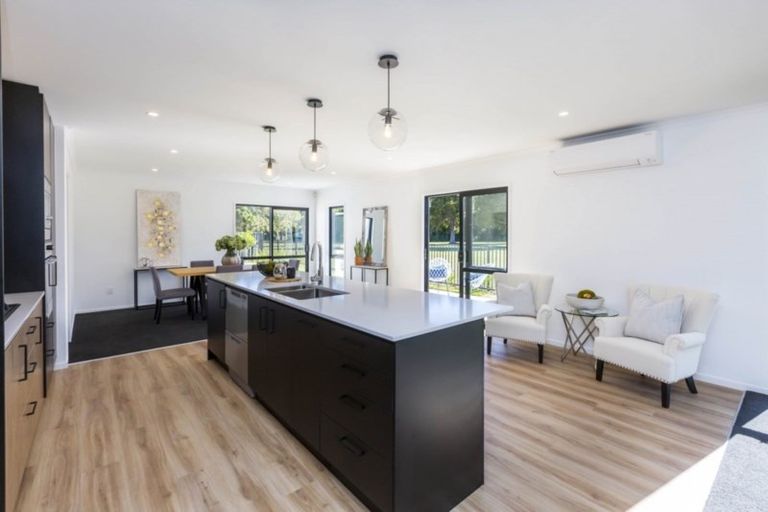 Photo of property in 10 Buddle Road, Wallaceville, Upper Hutt, 5018