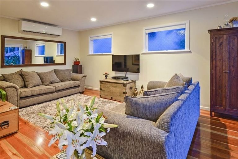 Photo of property in 15 Waiake Street, Torbay, Auckland, 0630