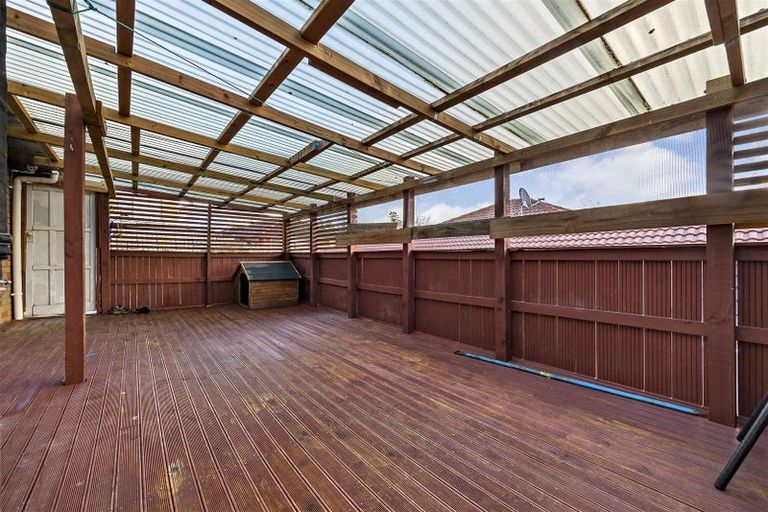 Photo of property in 3 Jever Place, Massey, Auckland, 0614