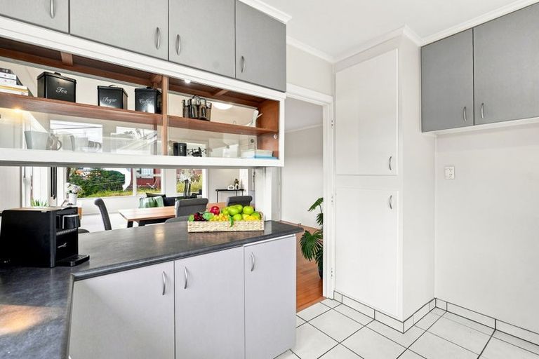Photo of property in 1/497 Beach Road, Murrays Bay, Auckland, 0630