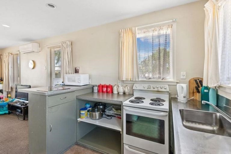 Photo of property in 2/60 Avalon Street, Richmond, Christchurch, 8013